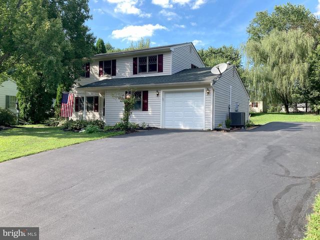 2527 VALLEY DR, Lancaster, PA 17603
