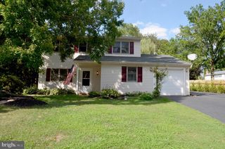 2527 VALLEY DR, Lancaster, PA 17603