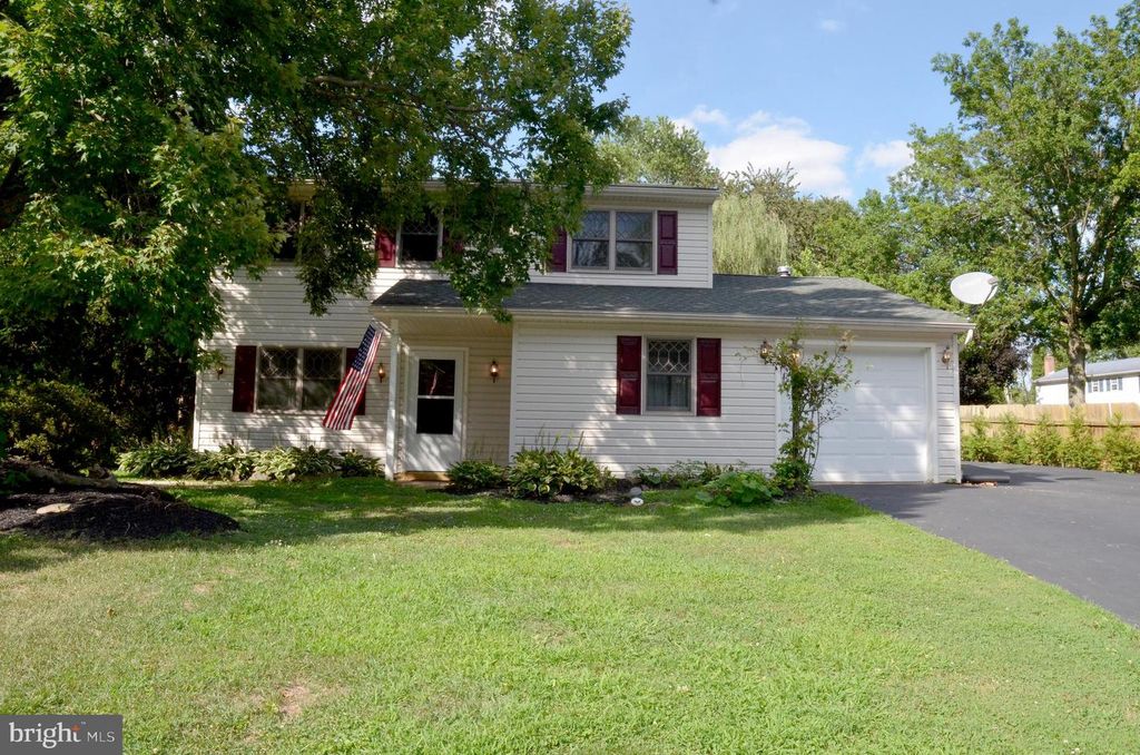 2527 VALLEY DR, Lancaster, PA 17603