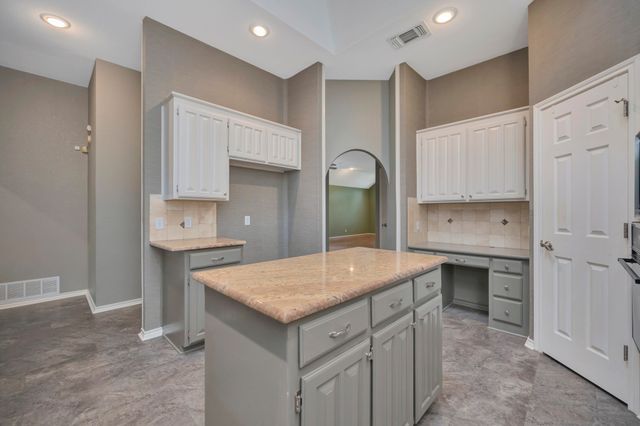 4731 Saddlebrook Drive, Benbrook, TX 76116