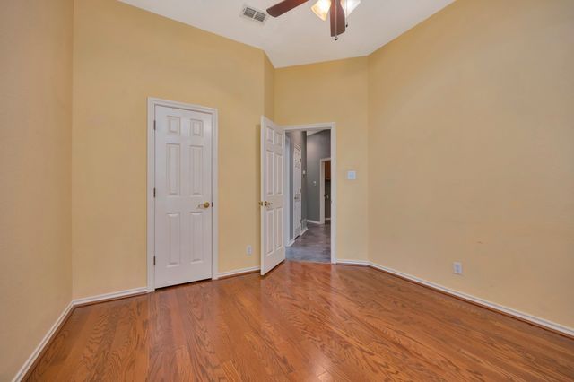 4731 Saddlebrook Drive, Benbrook, TX 76116