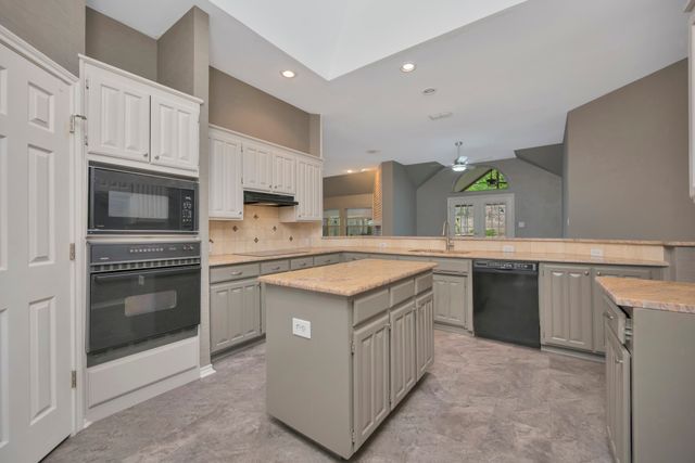 4731 Saddlebrook Drive, Benbrook, TX 76116