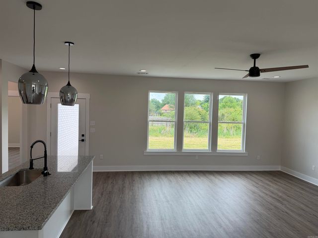 82 Dove Ln, Vilonia, AR 72173