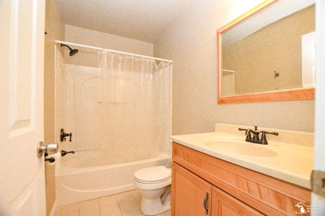 8675 Lillian Drive, Newport, MI 48166