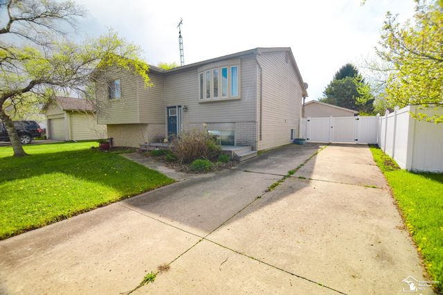 8675 Lillian Drive, Newport, MI 48166