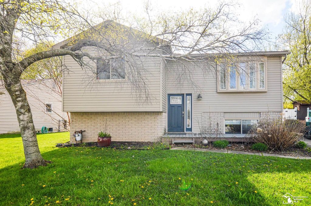 8675 Lillian Drive, Newport, MI 48166