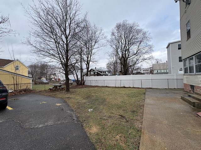 131 Fifth St 3L, Leominster, MA 01453