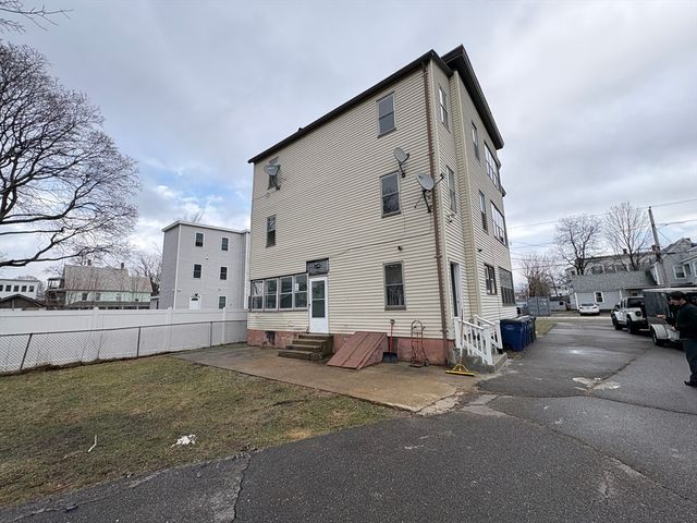 131 Fifth St 3L, Leominster, MA 01453