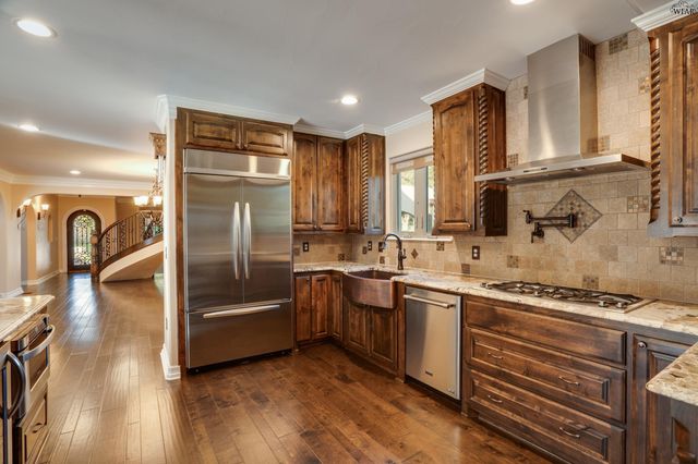 2006 AVONDALE STREET, Wichita Falls, TX 76308