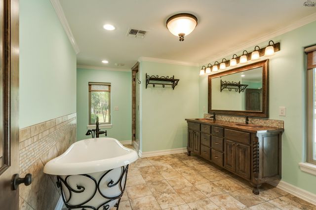 2006 AVONDALE STREET, Wichita Falls, TX 76308