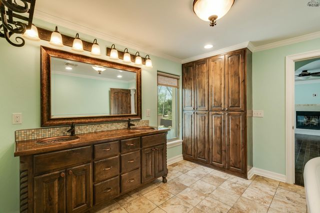 2006 AVONDALE STREET, Wichita Falls, TX 76308