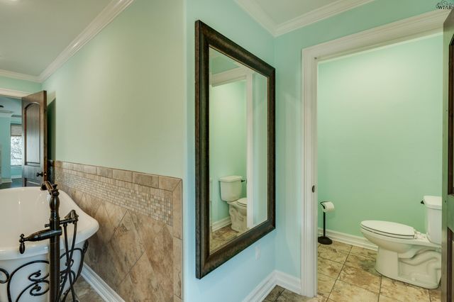 2006 AVONDALE STREET, Wichita Falls, TX 76308