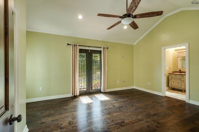 2006 AVONDALE STREET, Wichita Falls, TX 76308