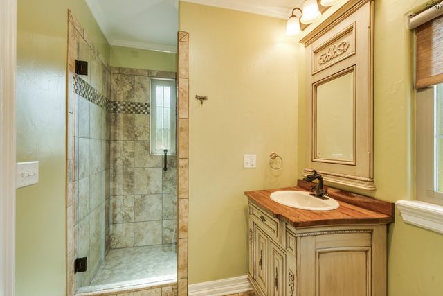 2006 AVONDALE STREET, Wichita Falls, TX 76308