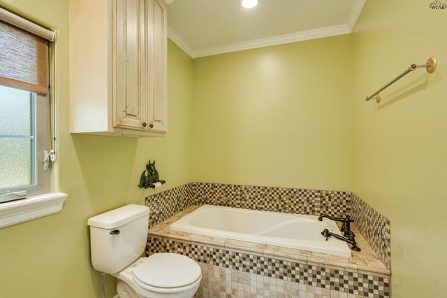 2006 AVONDALE STREET, Wichita Falls, TX 76308