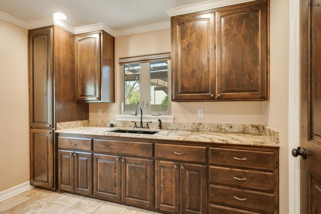 2006 AVONDALE STREET, Wichita Falls, TX 76308