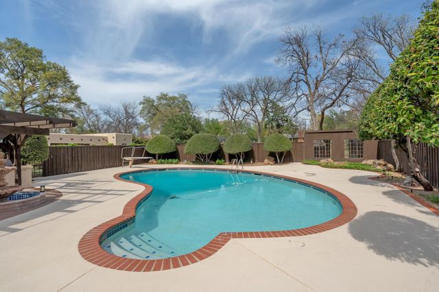 2006 AVONDALE STREET, Wichita Falls, TX 76308