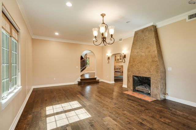 2006 AVONDALE STREET, Wichita Falls, TX 76308