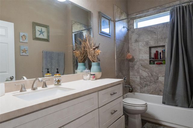 2119 Loc Loma Lane, La Porte, TX 77571