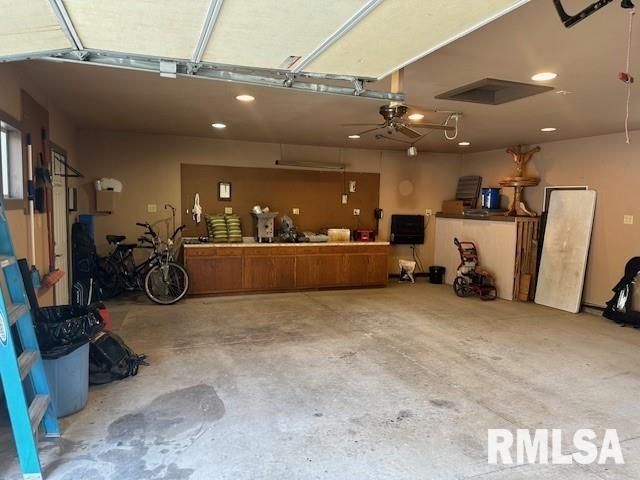 1211 N 1600 E Road, Taylorville, IL 62568