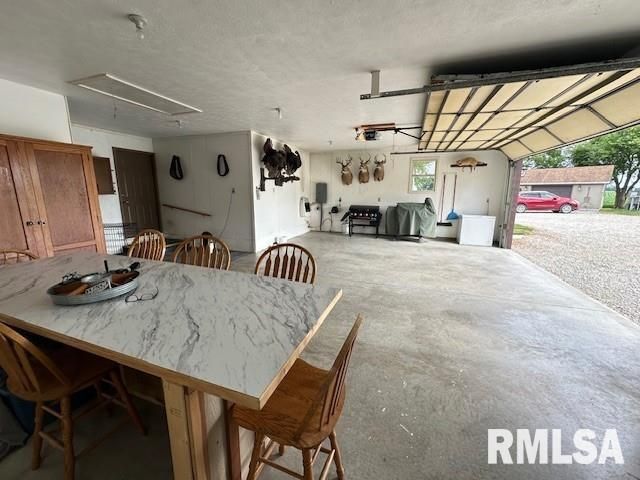 1211 N 1600 E Road, Taylorville, IL 62568