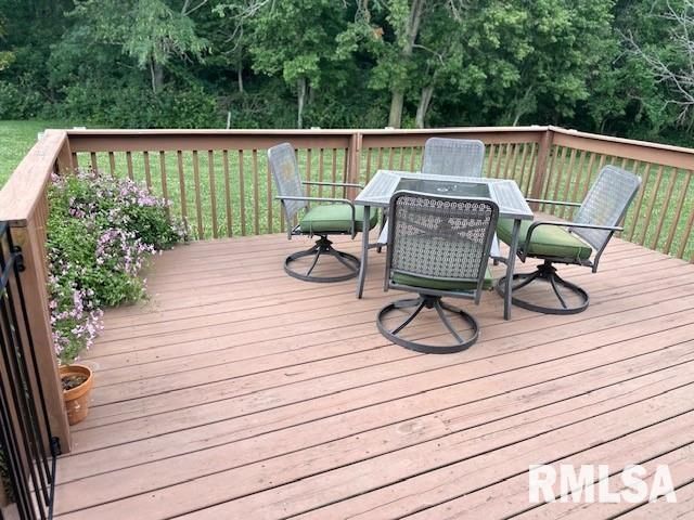 1211 N 1600 E Road, Taylorville, IL 62568