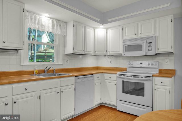 1307 PARK VIEW LN, Downingtown, PA 19335