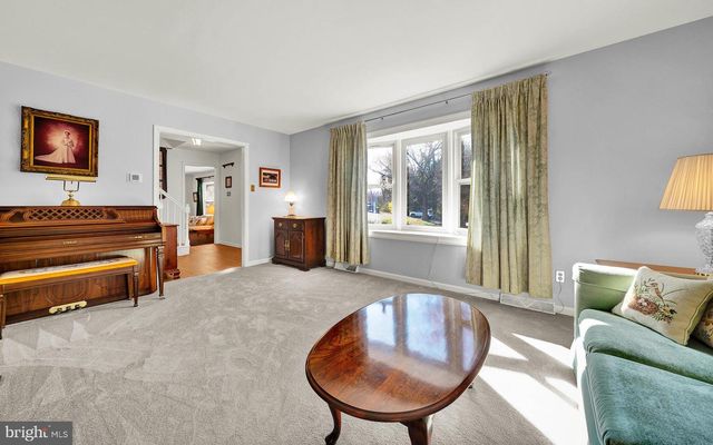 1307 PARK VIEW LN, Downingtown, PA 19335