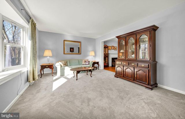 1307 PARK VIEW LN, Downingtown, PA 19335