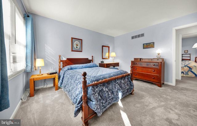 1307 PARK VIEW LN, Downingtown, PA 19335