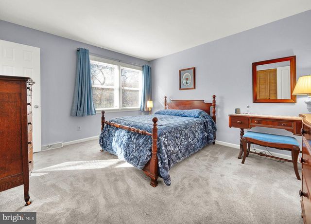 1307 PARK VIEW LN, Downingtown, PA 19335