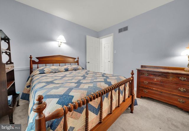 1307 PARK VIEW LN, Downingtown, PA 19335