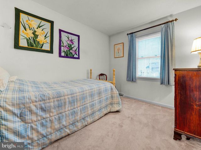 1307 PARK VIEW LN, Downingtown, PA 19335