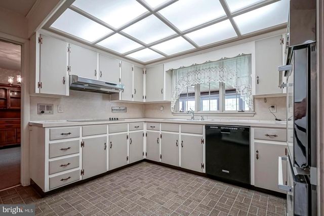 370 S BROADWAY, Pennsville, NJ 08070