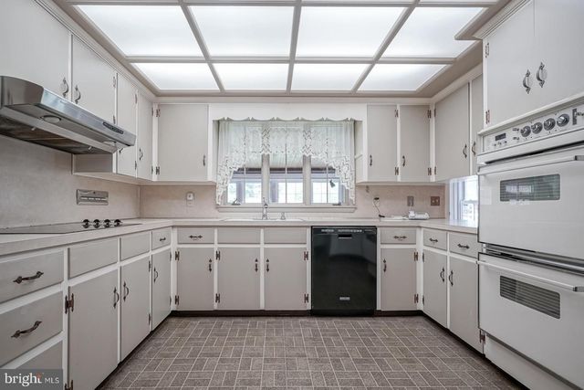 370 S BROADWAY, Pennsville, NJ 08070