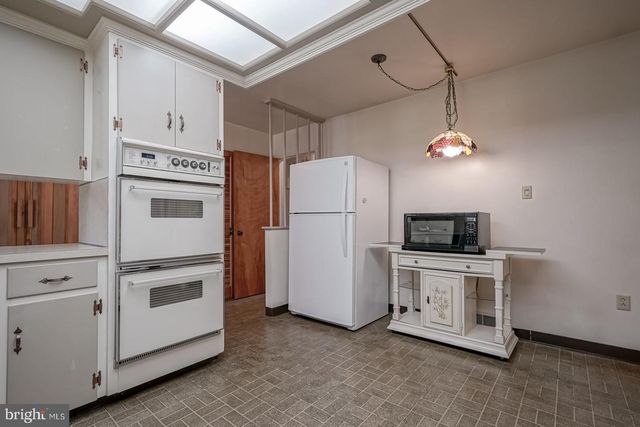 370 S BROADWAY, Pennsville, NJ 08070