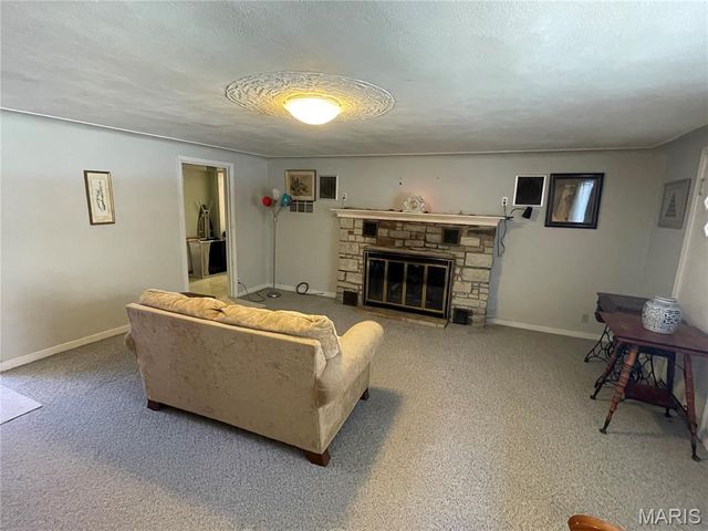 370 Hencken Hollow Lane, St Clair, MO 63077