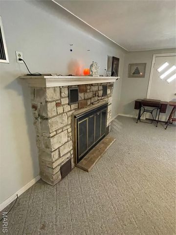 370 Hencken Hollow Lane, St Clair, MO 63077