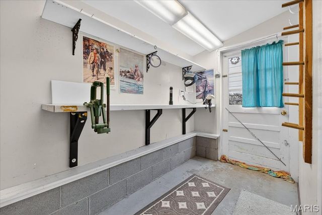 370 Hencken Hollow Lane, St Clair, MO 63077