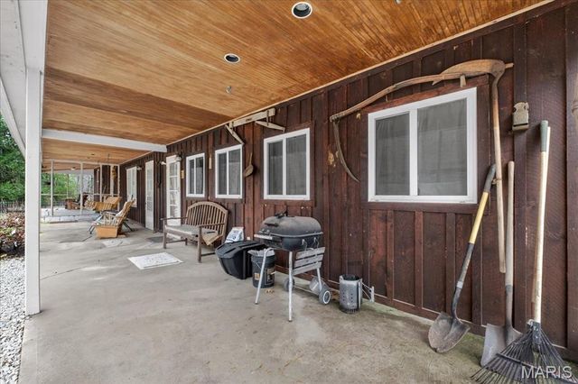 370 Hencken Hollow Lane, St Clair, MO 63077