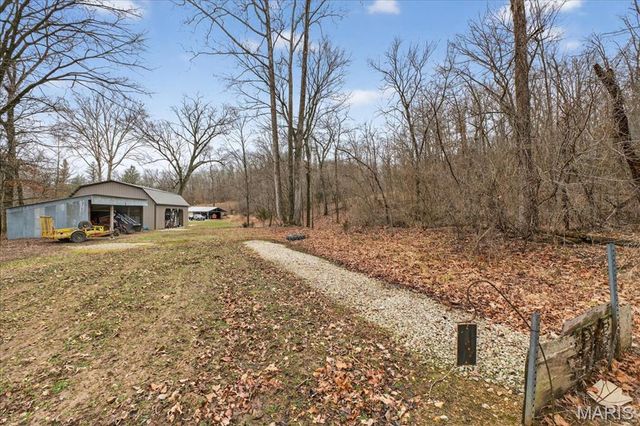 370 Hencken Hollow Lane, St Clair, MO 63077