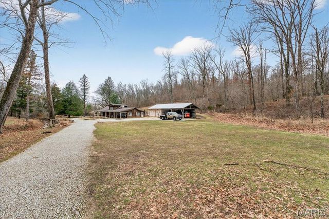 370 Hencken Hollow Lane, St Clair, MO 63077