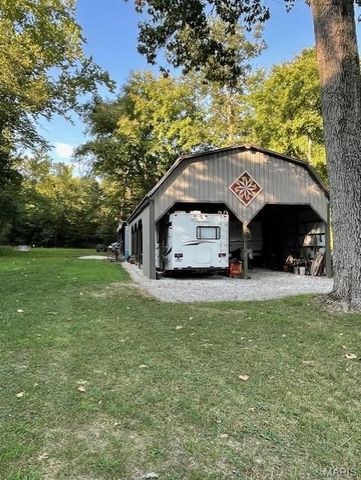 370 Hencken Hollow Lane, St Clair, MO 63077