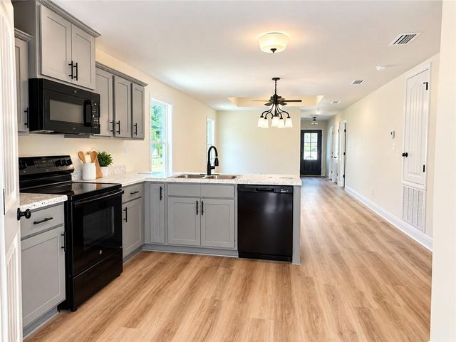 1121 Forest Glen Drive S, Mobile, AL 36618