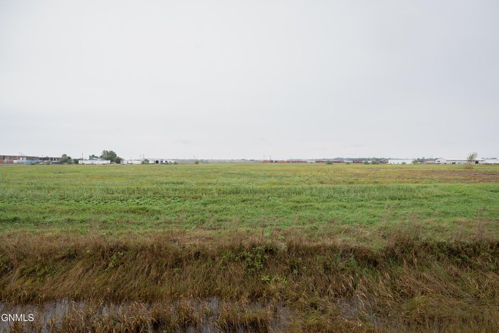 1301 Saber Loop, Bismarck, ND 58504 photo 20