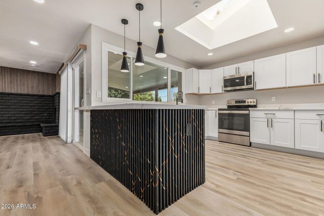 3920 W LANE Avenue, Phoenix, AZ 85051