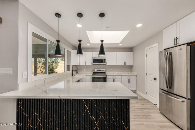 3920 W LANE Avenue, Phoenix, AZ 85051