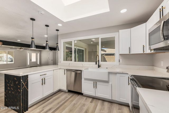 3920 W LANE Avenue, Phoenix, AZ 85051