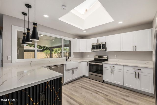 3920 W LANE Avenue, Phoenix, AZ 85051