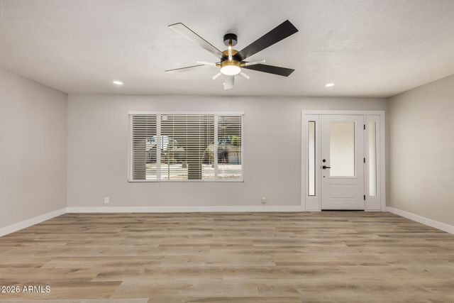 3920 W LANE Avenue, Phoenix, AZ 85051